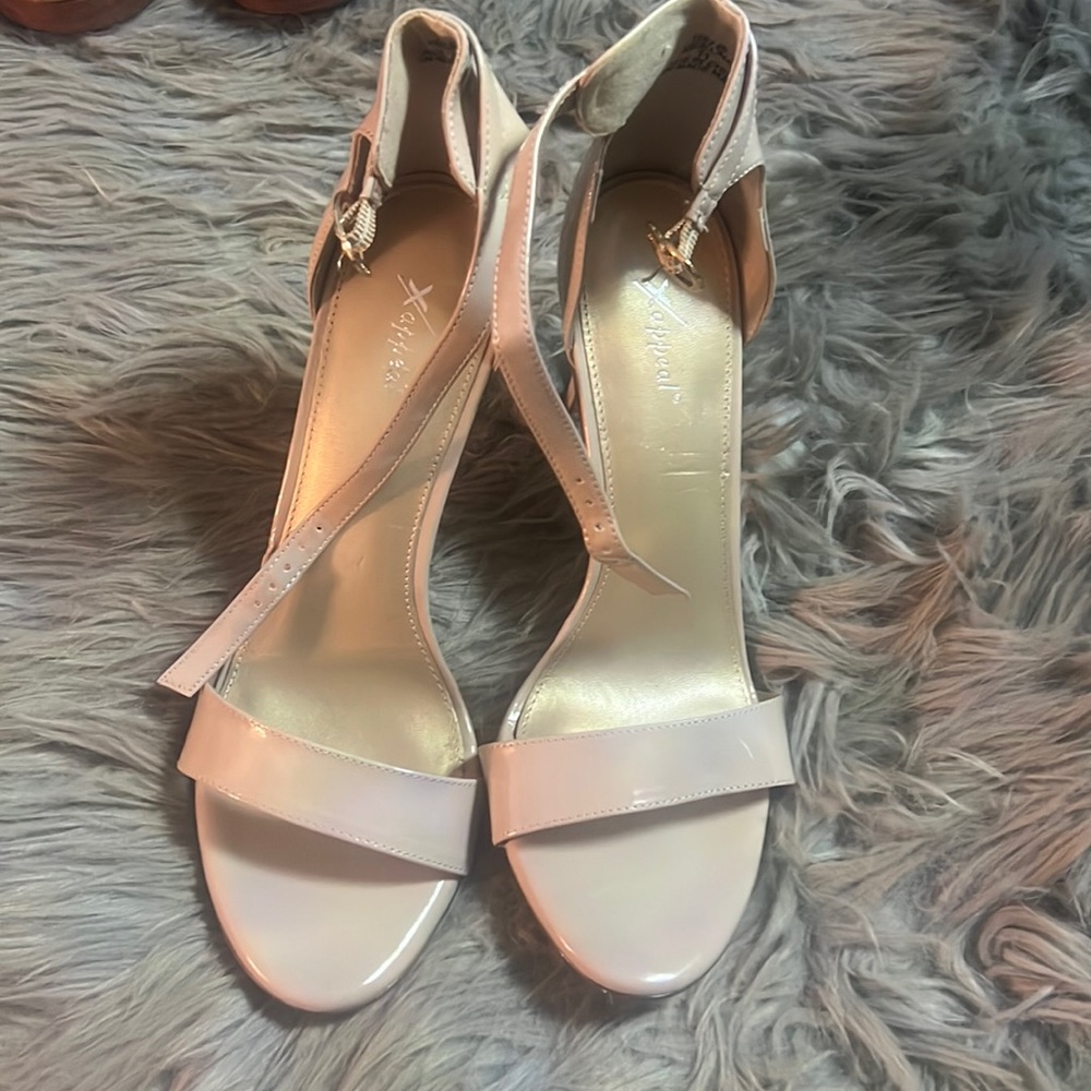 Brand new neutral color heels